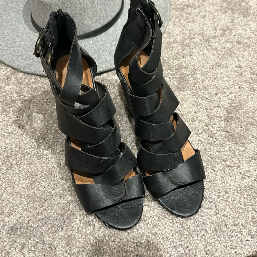 Black strappy wedges
